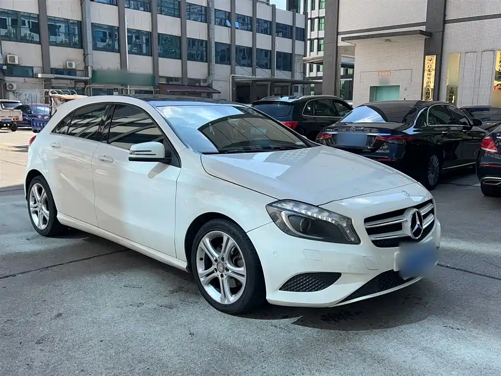 Mercedes-Benz A-Class 2015 — фото 11
