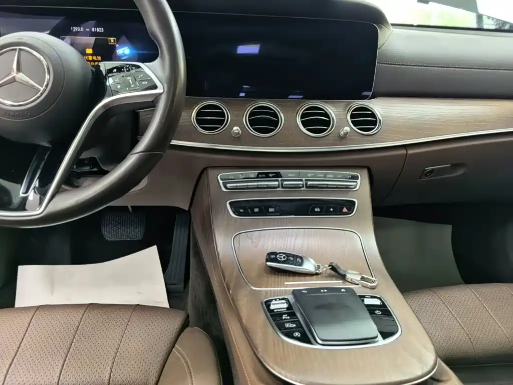 Mercedes-Benz E-Class 2022 — фото 13