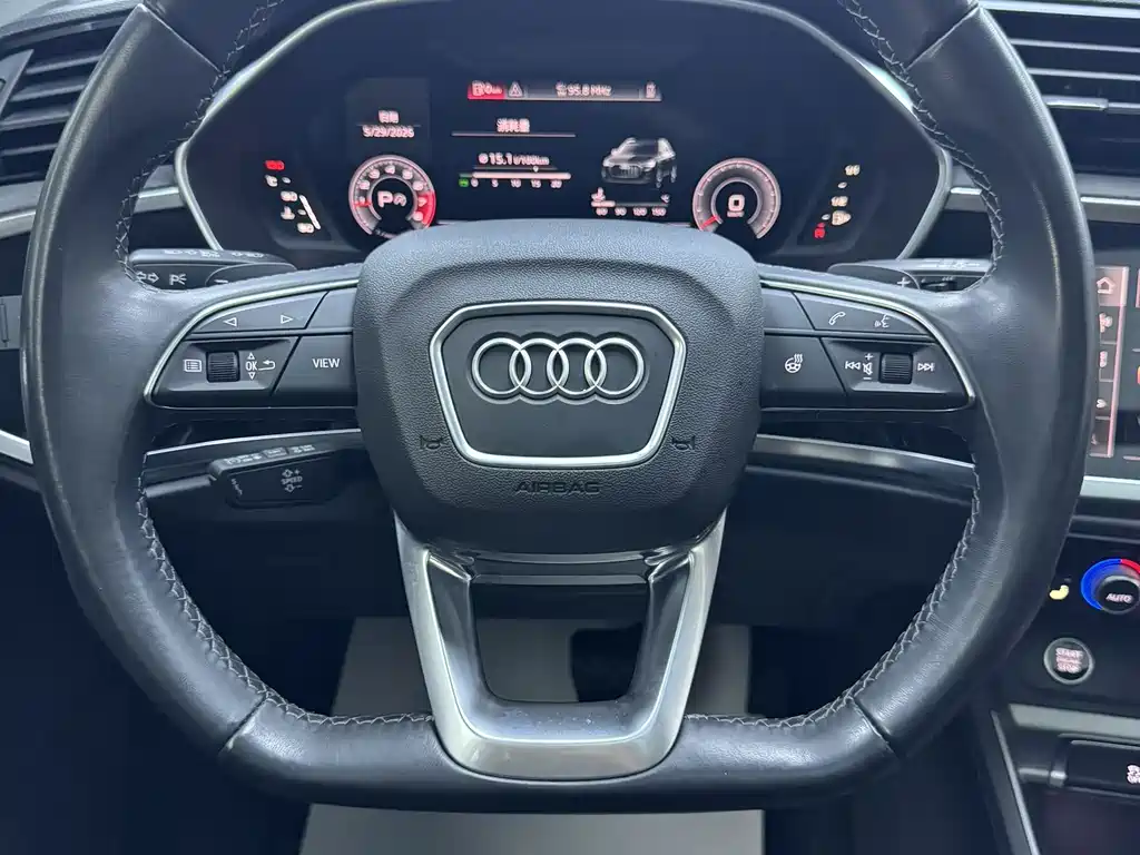 Audi Q3 2023 — фото 16