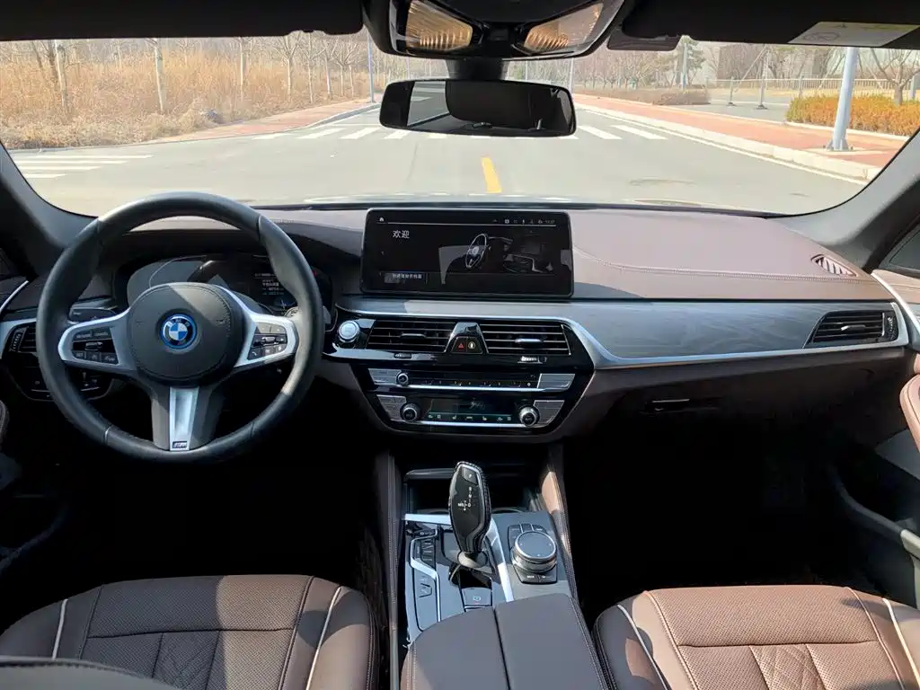 BMW 5 Series New Energy 2024 — фото 7