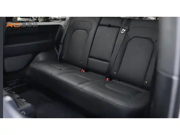 Land Rover Defender 2023