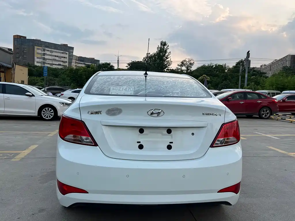 Hyundai Verna 2016 — фото 10