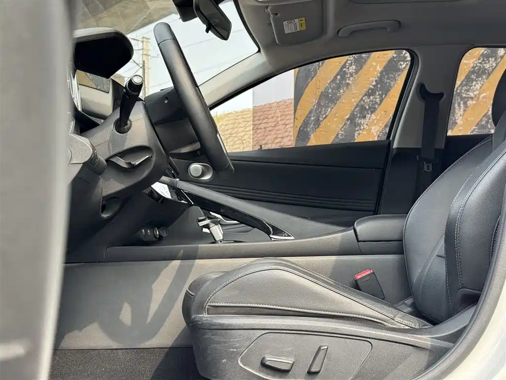 Hyundai Elantra 2022