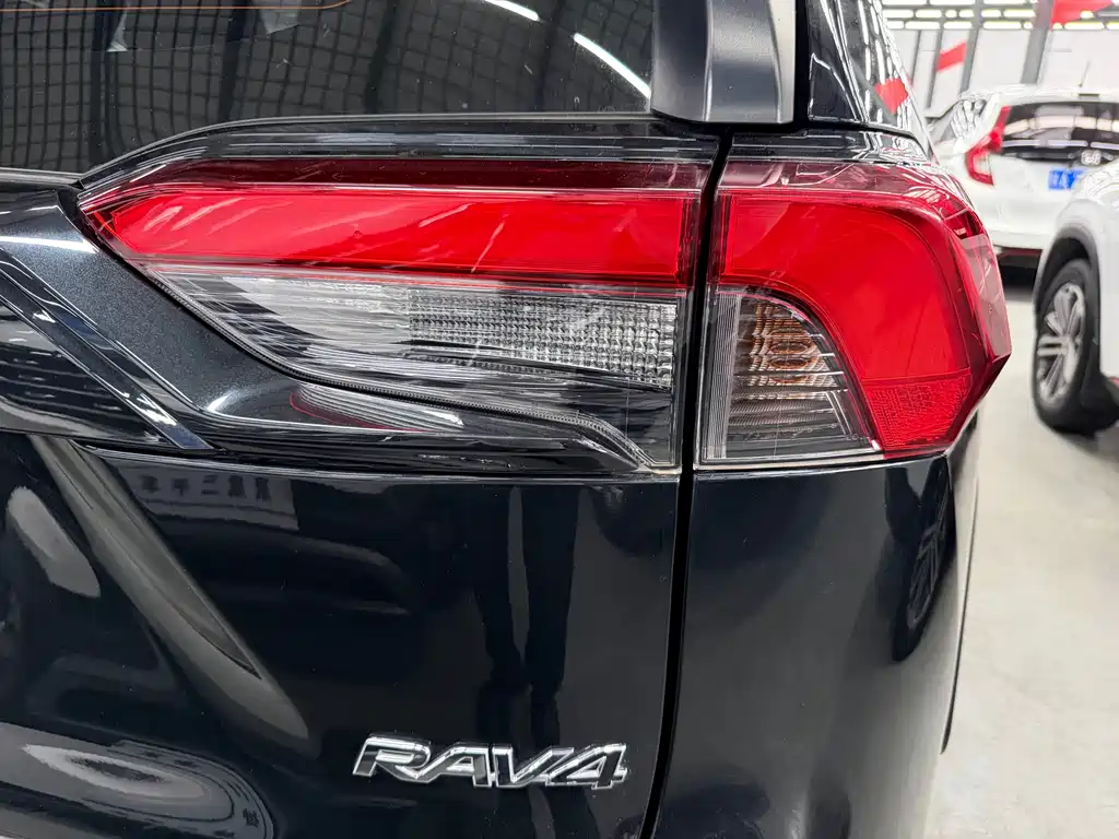 Toyota RAV4 2024 — фото 20
