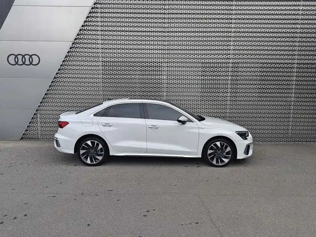 Audi A3 2024 — фото 3