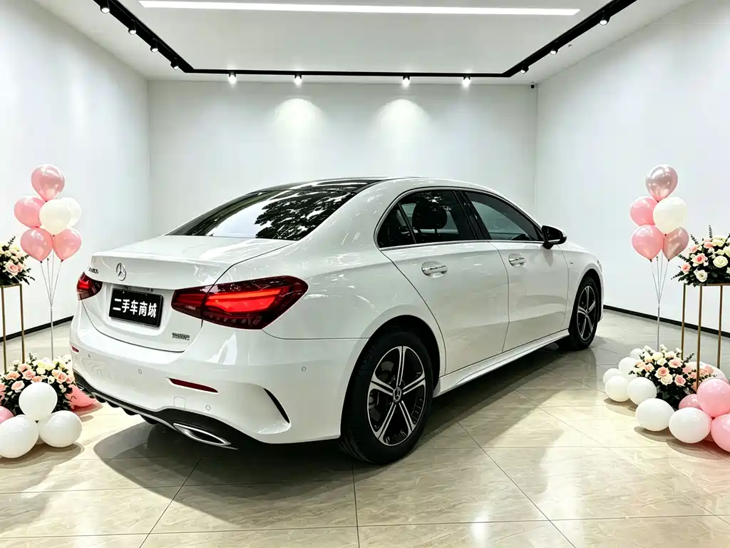 Mercedes-Benz A-Class 2024 — фото 6