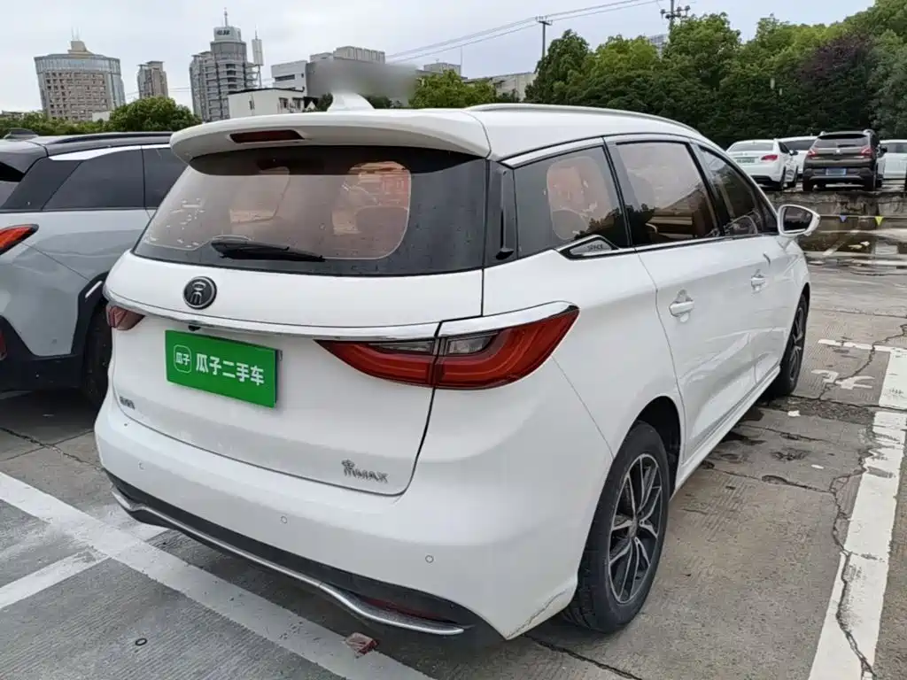 BYD MAX 2018