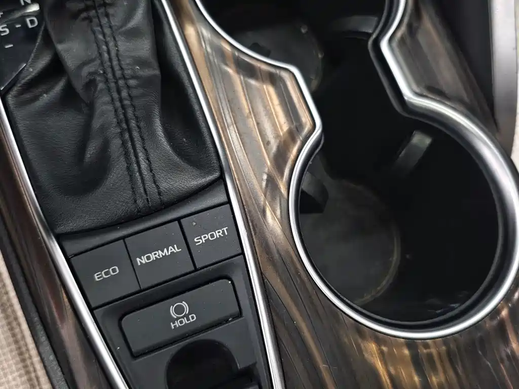 Toyota Camry 2019 — фото 17