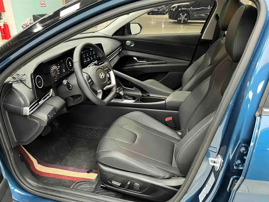 Hyundai Elantra 2023 — фото 11