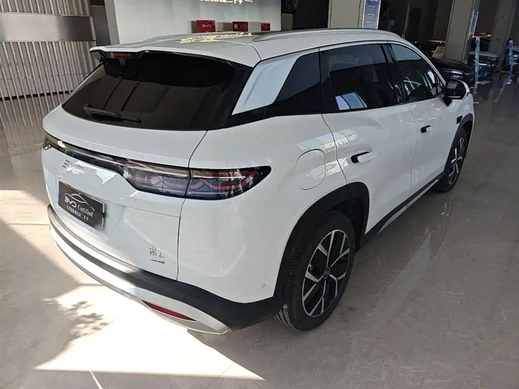 BYD L DM-i 2025 — фото 7