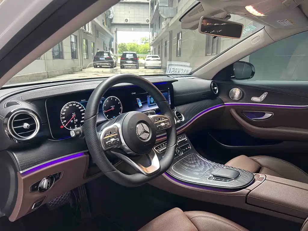 Mercedes-Benz E-Class 2019 — фото 15