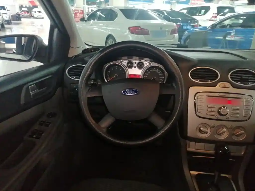 Ford Focus 2016 — фото 11