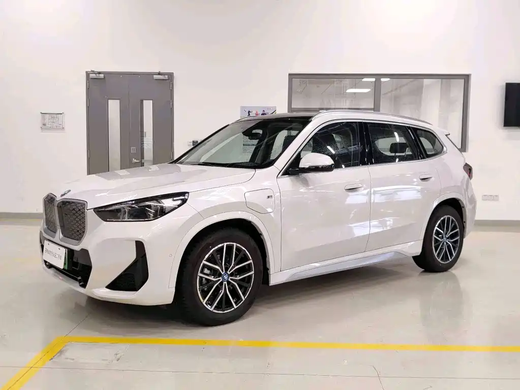 BMW iX1 2025