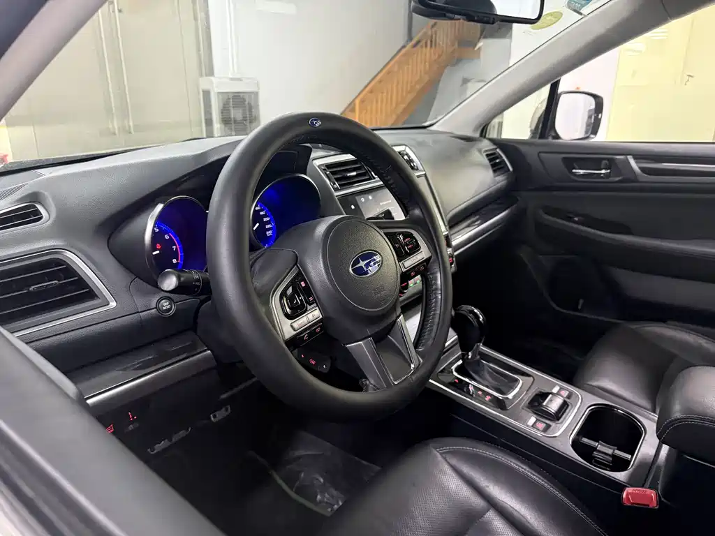 Subaru Outback 2018 — фото 10