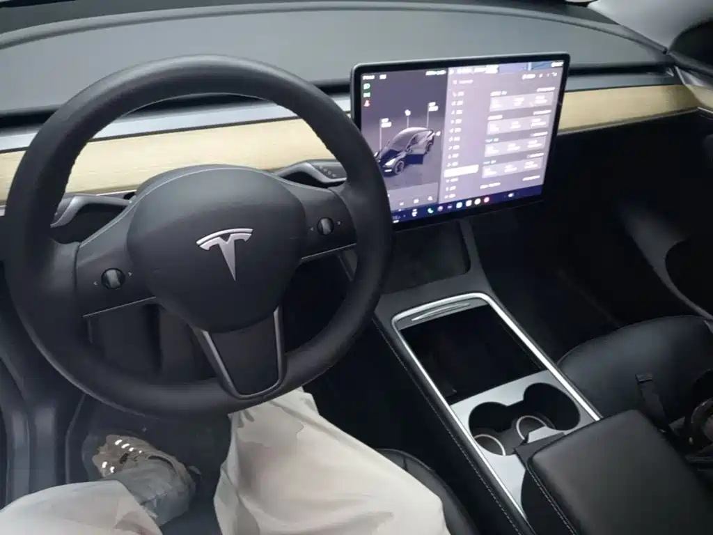 Tesla Model Y 2023 — фото 10