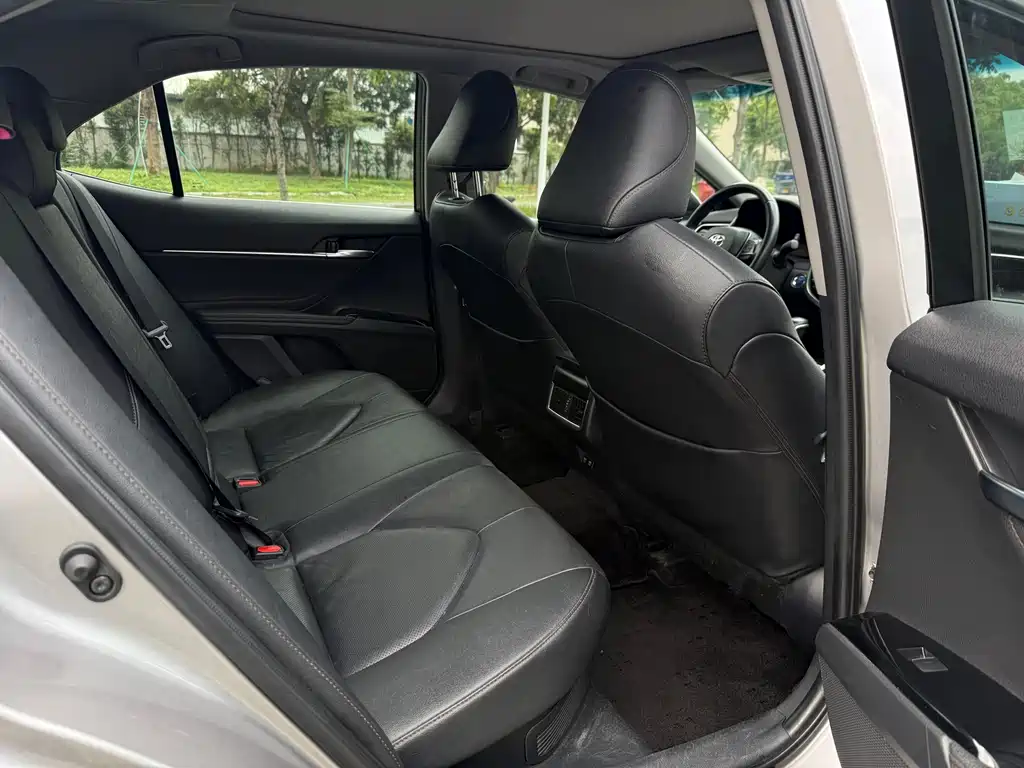 Toyota Camry 2022 — фото 12