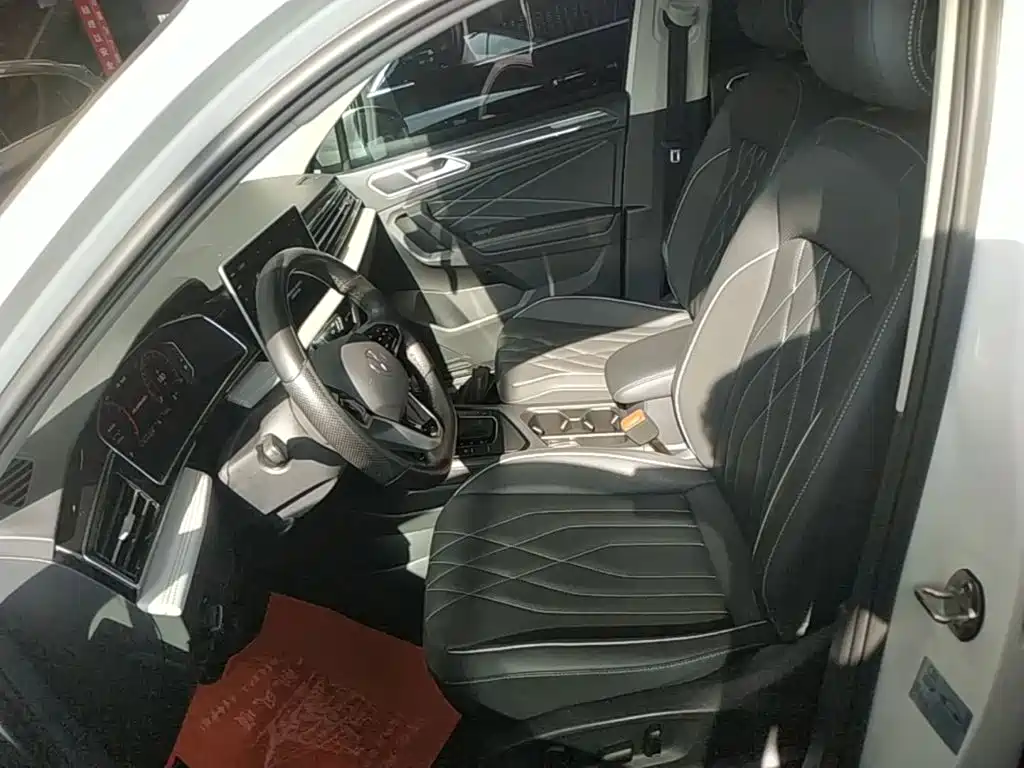 Volkswagen Tiguan L 2023 — фото 15