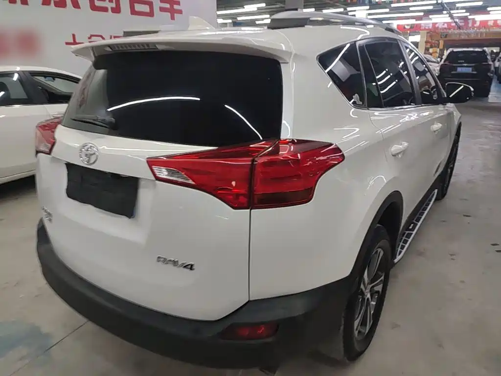 Toyota RAV4 2016 — фото 8