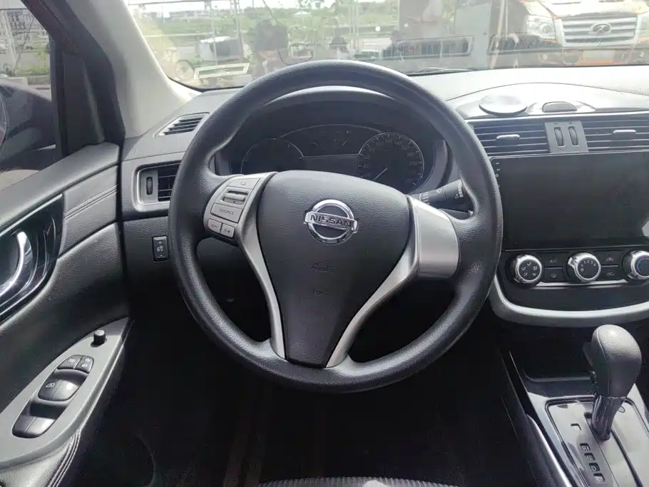 Nissan Tiida 2018 — фото 15