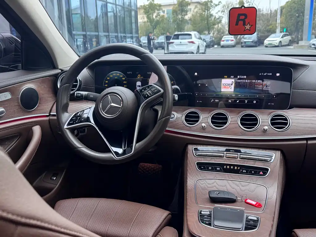 Mercedes-Benz E-Class 2022 — фото 16