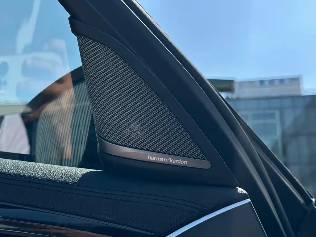 BMW 5 Series 2018 — фото 9