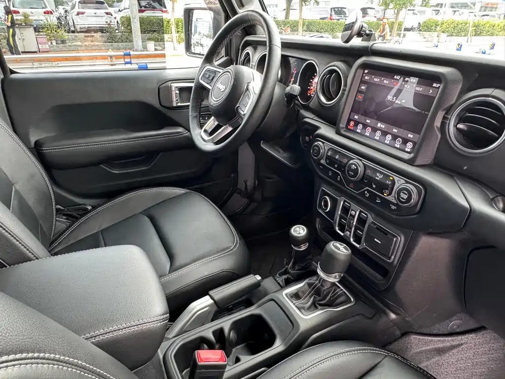 Jeep Wrangler 2019 — фото 15