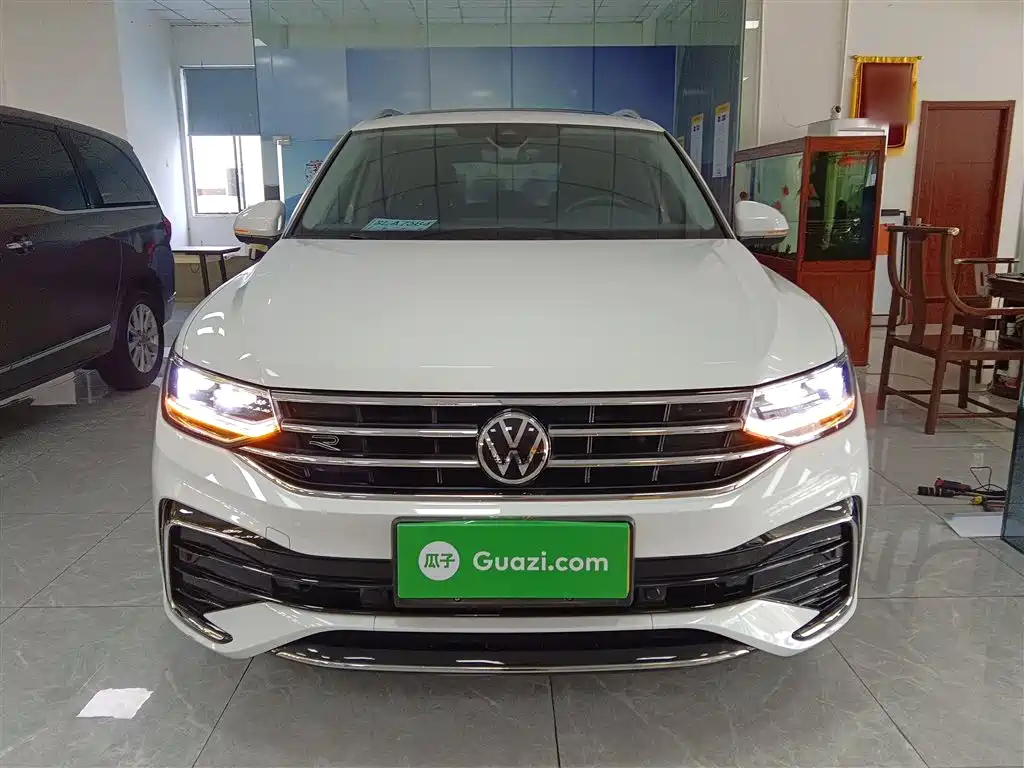 Volkswagen Tiguan L 2023 — фото 3