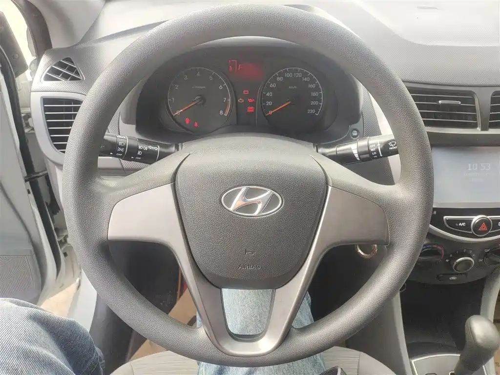 Hyundai Verna 2016 — фото 11