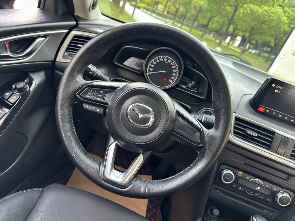 Mazda 3 Axela 2017 — фото 12