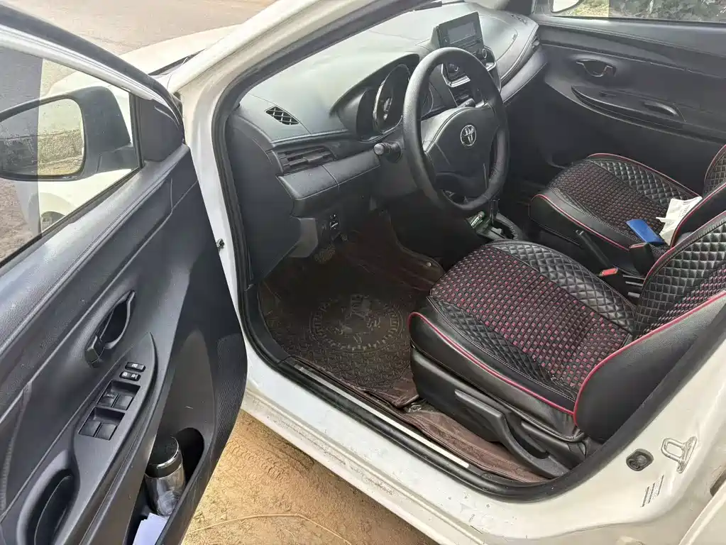 Toyota Yaris L 2020