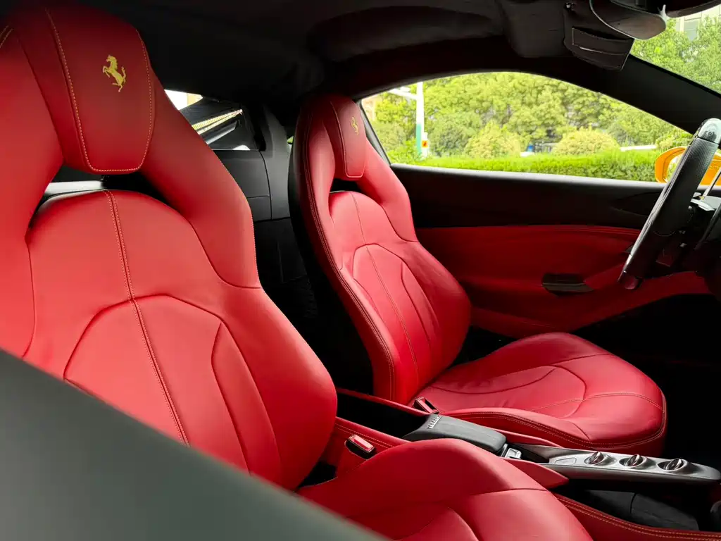 Ferrari F8 2021 — фото 10