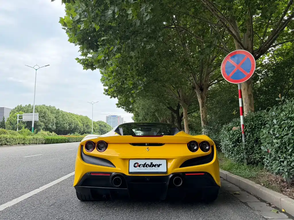 Ferrari F8 2021 — фото 16