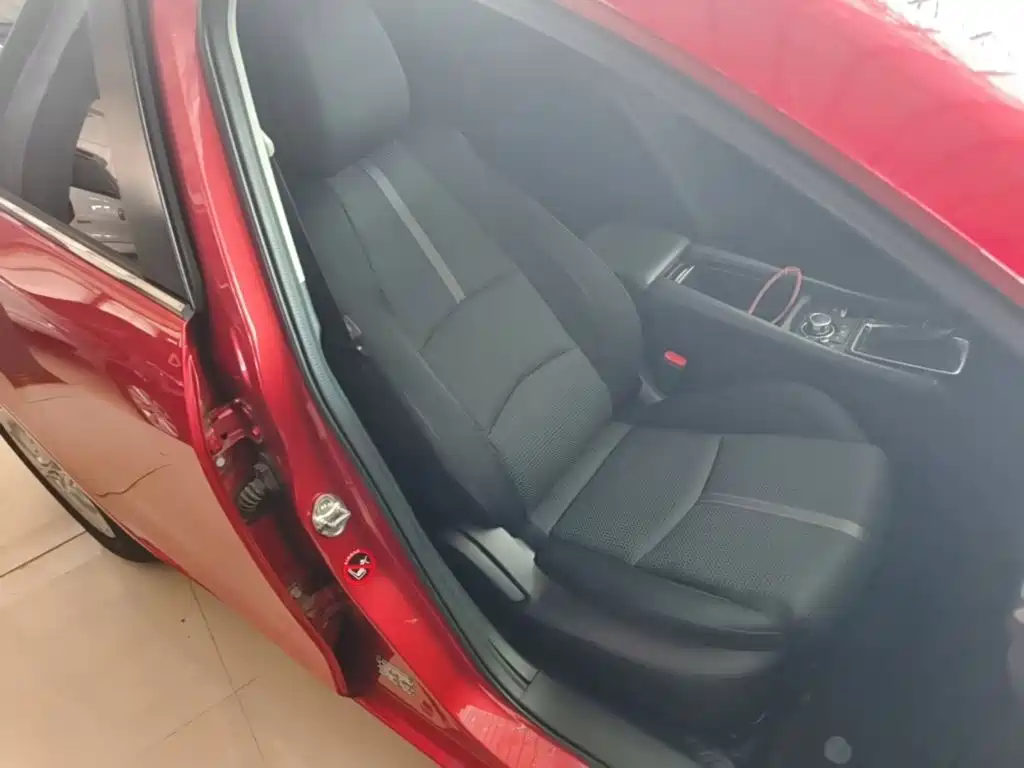 Mazda 3 Axela 2017 — фото 25