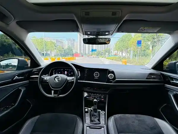 Volkswagen Sagitar 2021