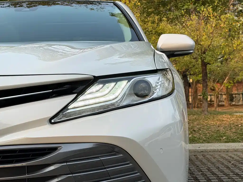 Toyota Camry 2019 — фото 18