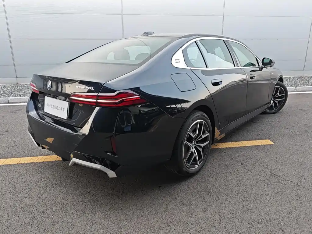 BMW i5 2025 — фото 11