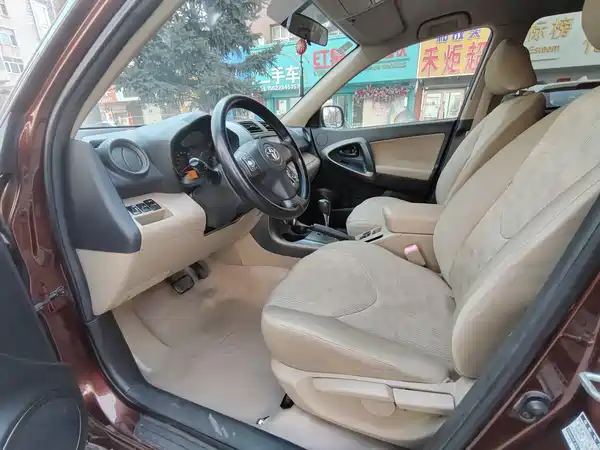 Toyota RAV4 2011