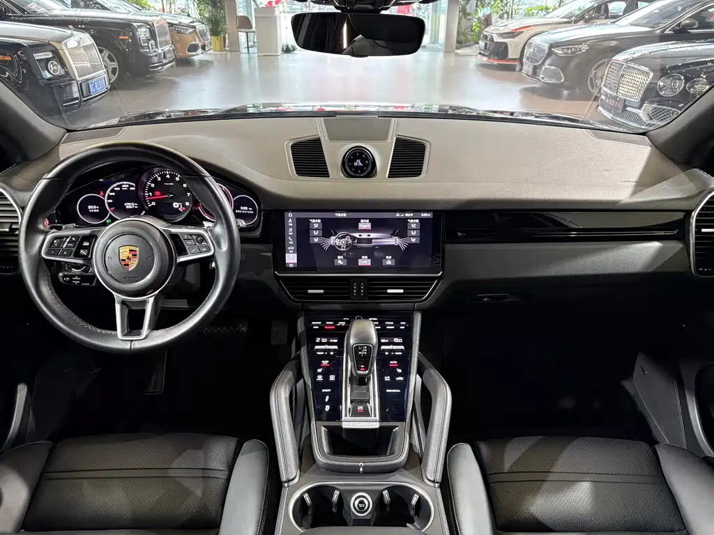 Porsche Cayenne 2018 — фото 11