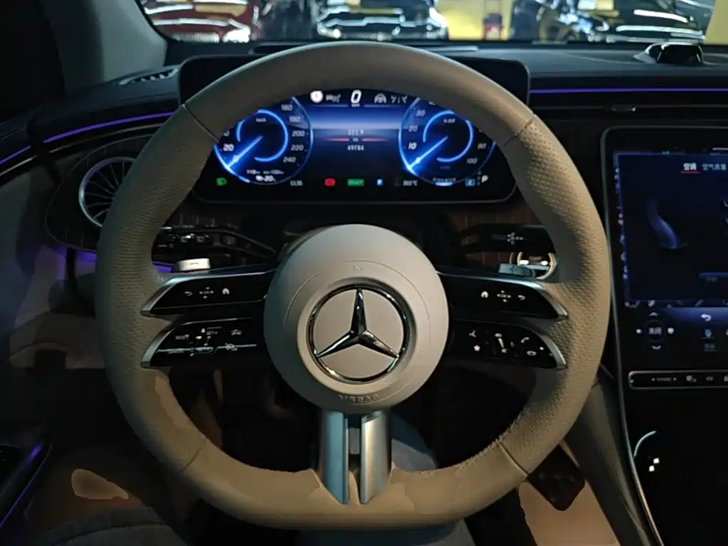Mercedes-Benz EQE SUV 2023 — фото 11