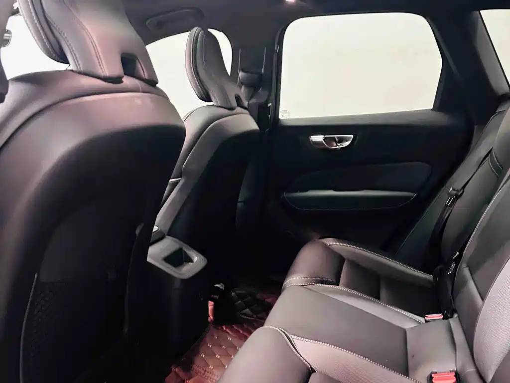 Volvo XC60 PHEV 2025 — фото 11