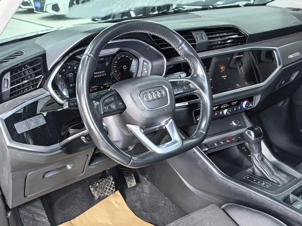 Audi Q3 2023 — фото 11
