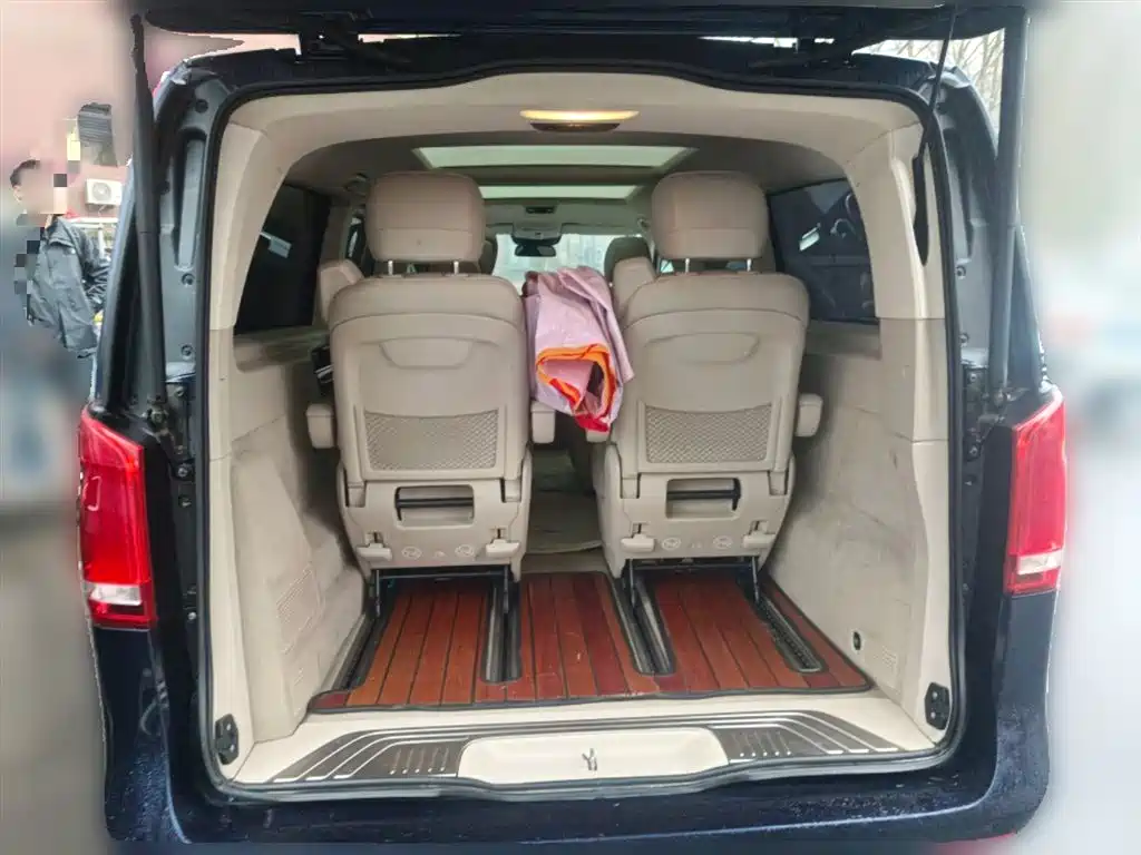 Mercedes-Benz V-Class 2018 — фото 10