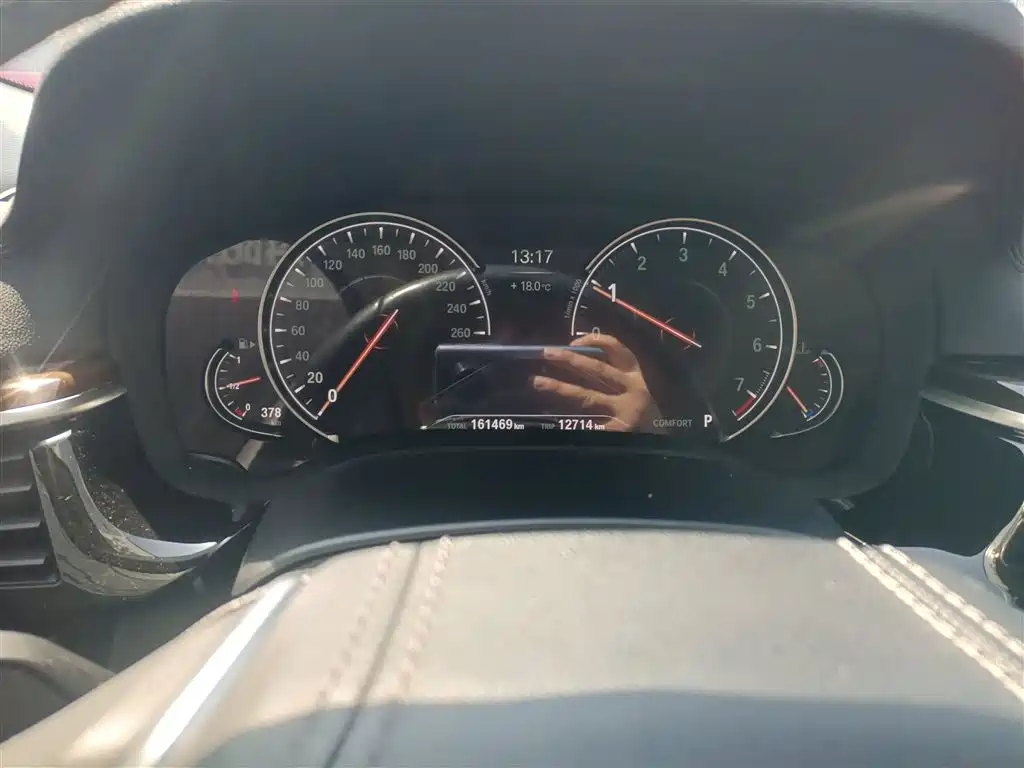 BMW 5 Series 2018 — фото 12