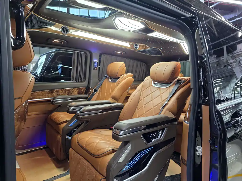 Mercedes-Benz V-Class 2022 — фото 19