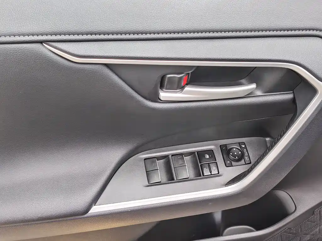 Toyota Wildlander 2023 — фото 11