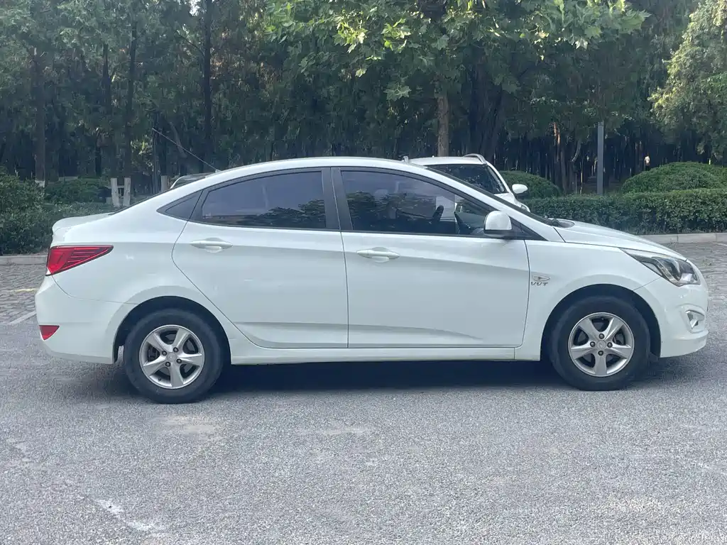 Hyundai Accent 2016 — фото 14