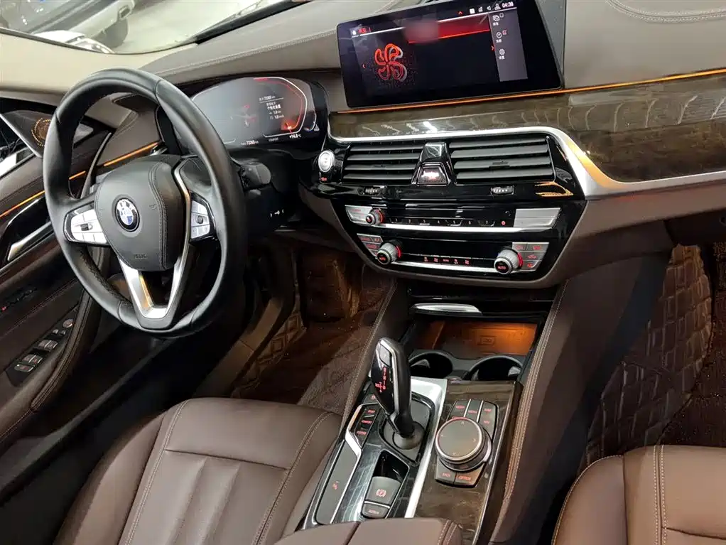 BMW 5 Series 2020 — фото 11