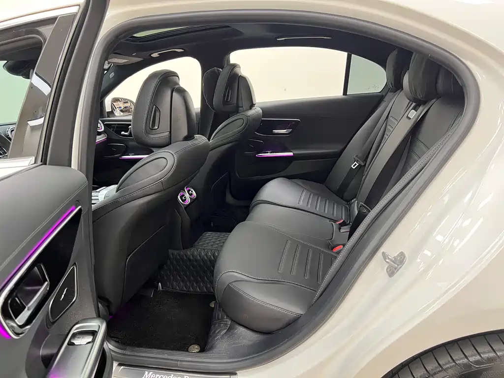 Mercedes-Benz C-Class 2025 — фото 17