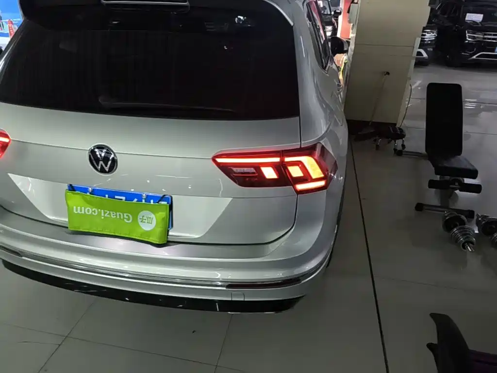 Volkswagen Tiguan L 2021 — фото 8