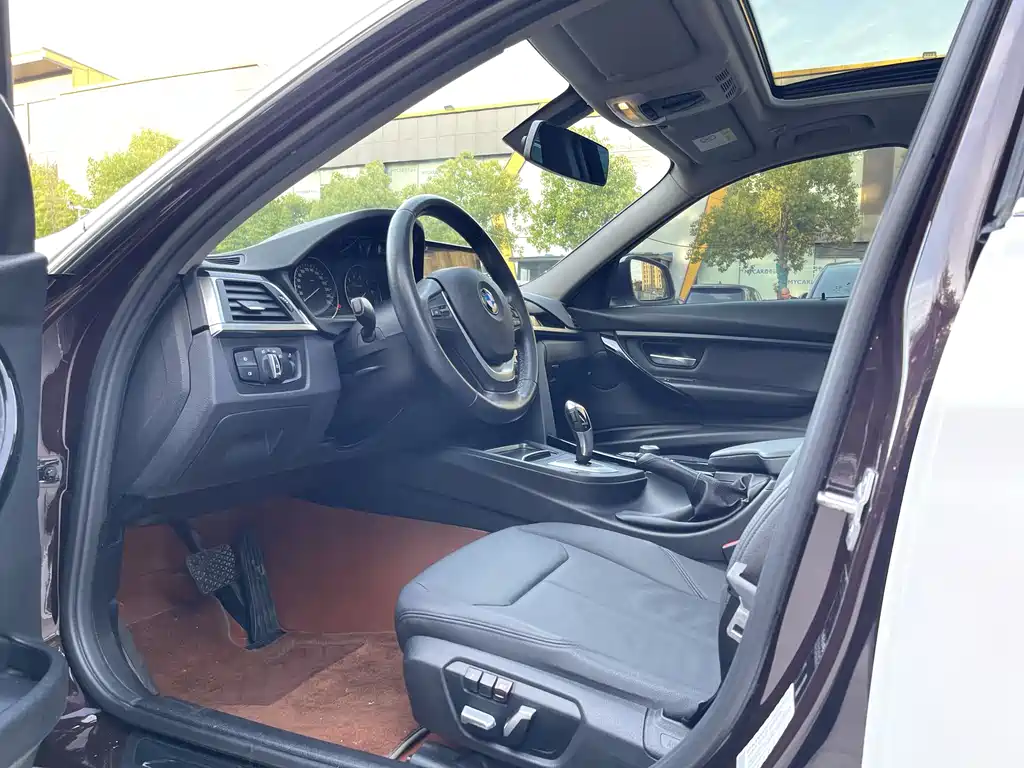BMW 3 Series 2017 — фото 17